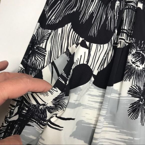 BCBG MaxAzria Strapless Island Tropical Dress 2 - Picture 3 of 8